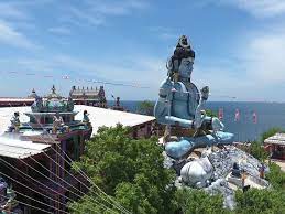 Thirukkoneswaram Kovil: a colourful temple on the cliffs